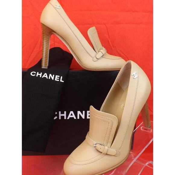 NIB CHANEL G31954 BEIGE LEATHER CC LOGO BELTED BUCKLE LOAFERS PUMPS 41 - Picture 1 of 12